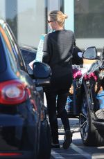 CHARLIZE THERON Shopping Groceries in Los Angeles 0501