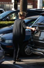 CHARLIZE THERON Shopping Groceries in Los Angeles 0501