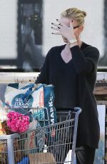 CHARLIZE THERON Shopping Groceries in Los Angeles 0501