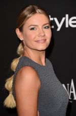 ELISHA CUTHBERT at Instyle and Warner Bros Golden Globes Party un Beverly Hills