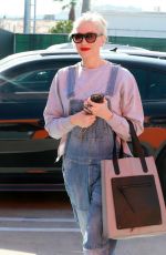 GWEN STEFANI Arrives at a Studio in Burbank 1801