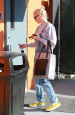GWEN STEFANI Arrives at a Studio in Burbank 1801
