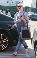 GWEN STEFANI Arrives at a Studio in Burbank 1801
