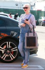 GWEN STEFANI Arrives at a Studio in Burbank 1801