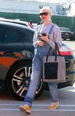 GWEN STEFANI Arrives at a Studio in Burbank 1801