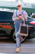 GWEN STEFANI Arrives at a Studio in Burbank 1801