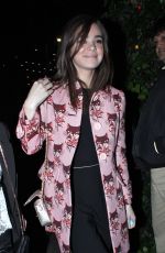 HAILEE STEINFELD and KAITLYN DEVER  Arrives at The Ivy in Los Angeles