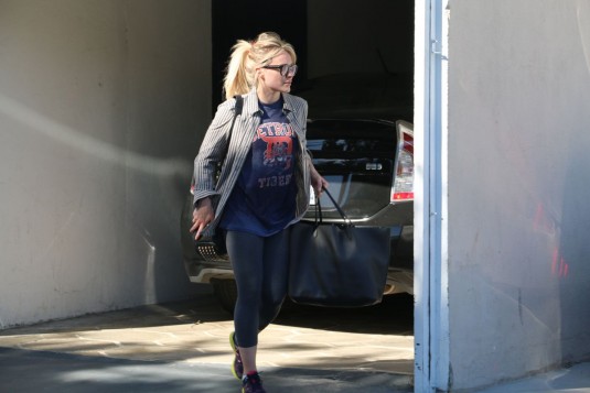HILARY DUFF Leaves a Gym