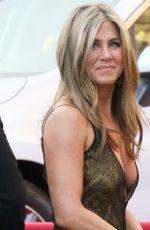 JENNIFER ANISTON Arrives at 21st Annual SAG Awards in Los Angeles