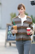 JENNIFER GARNER and Ben Affleck Leaves Starbucks in Los Angeles 0801