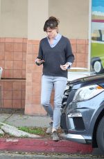 JENNIFER GARNER Leaves Menchie