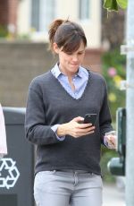 JENNIFER GARNER Leaves Menchie