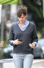 JENNIFER GARNER Leaves Menchie