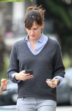 JENNIFER GARNER Leaves Menchie