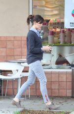 JENNIFER GARNER Leaves Menchie