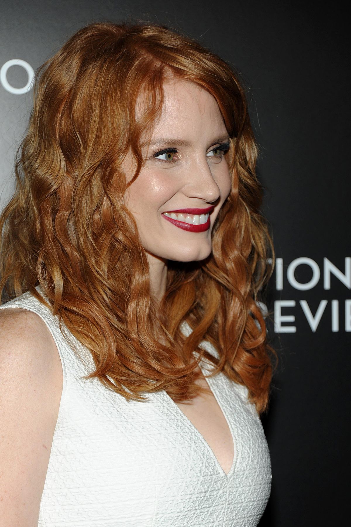 jessica-chastain-at-2014-national-board-of-review-gala-in-new-york_35.