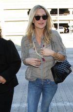 KATE HUDSON Arrives at LAX Airport in Los Angeles 2301