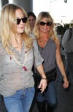 KATE HUDSON Arrives at LAX Airport in Los Angeles 2301