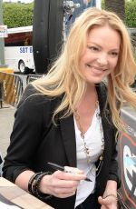 KATHERINE HEIGL on the Set odf Extra in Los Angeles