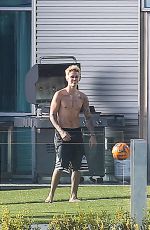 KENDALL JENNER and Justin Bieber Playing Volleyball at His Beverly Hills Home