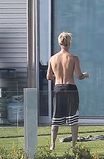 KENDALL JENNER and Justin Bieber Playing Volleyball at His Beverly Hills Home