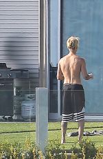 KENDALL JENNER and Justin Bieber Playing Volleyball at His Beverly Hills Home