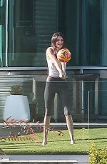 KENDALL JENNER and Justin Bieber Playing Volleyball at His Beverly Hills Home