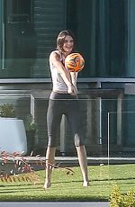 KENDALL JENNER and Justin Bieber Playing Volleyball at His Beverly Hills Home