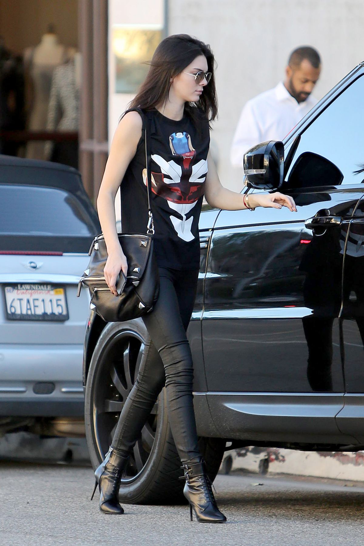 KENDALL JENNER Out and& about in tight pants in beverly hills 06.01.2015 KENDALL JENNER Out and& about in tight pants in beverly hills 06.01.2015
