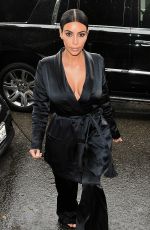 KIM KARDASHIAN Leeaes AOC Wine Bar and Restaurant in Los Angeles