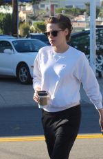 KRISTEN STEWART Out for Morning Coffee in Los Feliz 2301