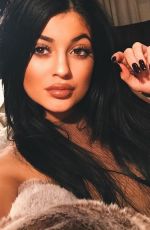 KYLIE JENNER - Instagram Pics