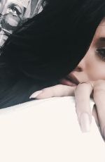 KYLIE JENNER - Instagram Pics