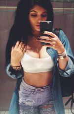 KYLIE JENNER - Instagram Pics