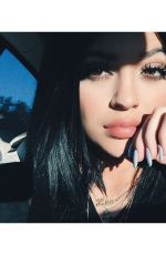 KYLIE JENNER - Instagram Pics