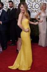 LESLIE MANN at 2015 Golden Globe Awards in Beverly Hills