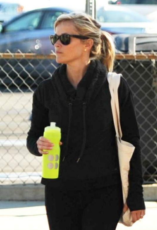 REESE WITHERSPOON Leaves a Gym in Brentwood 2301 REESE WITHERSPOON Leaves a Gym in Brentwood 2301