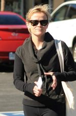 REESE WITHERSPOON Leaves a Gym in Brentwood 2301