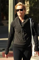 REESE WITHERSPOON Leaves a Gym in Brentwood 2301