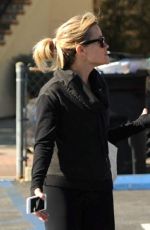 REESE WITHERSPOON Leaves a Gym in Brentwood 2301