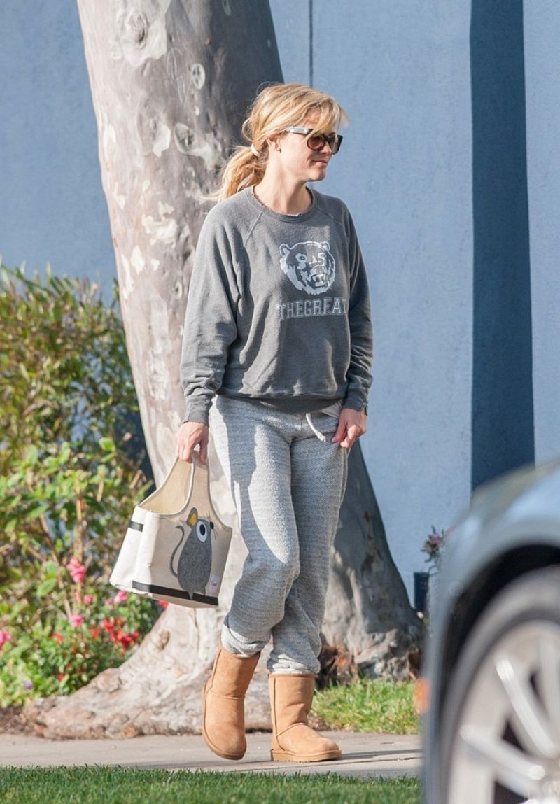 REESE WITHERSPOON Out and About in Brentwood 1201 REESE WITHERSPOON Out and About in Brentwood 1201