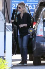 SARAH MICHELLE GELLAR at a Gas Station in Los Angeles