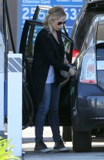 SARAH MICHELLE GELLAR at a Gas Station in Los Angeles