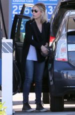 SARAH MICHELLE GELLAR at a Gas Station in Los Angeles