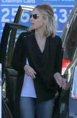 SARAH MICHELLE GELLAR at a Gas Station in Los Angeles