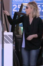 SARAH MICHELLE GELLAR at a Gas Station in Los Angeles