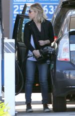 SARAH MICHELLE GELLAR at a Gas Station in Los Angeles