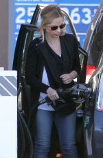 SARAH MICHELLE GELLAR at a Gas Station in Los Angeles