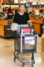 STEFANIE SCOTT Shopping at Ralphs Grocery Store in Studio City