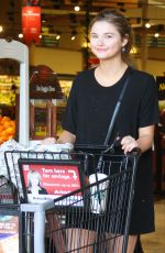 STEFANIE SCOTT Shopping at Ralphs Grocery Store in Studio City